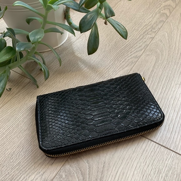 Vegan Snakeskin Wallet - Picture 5 of 6